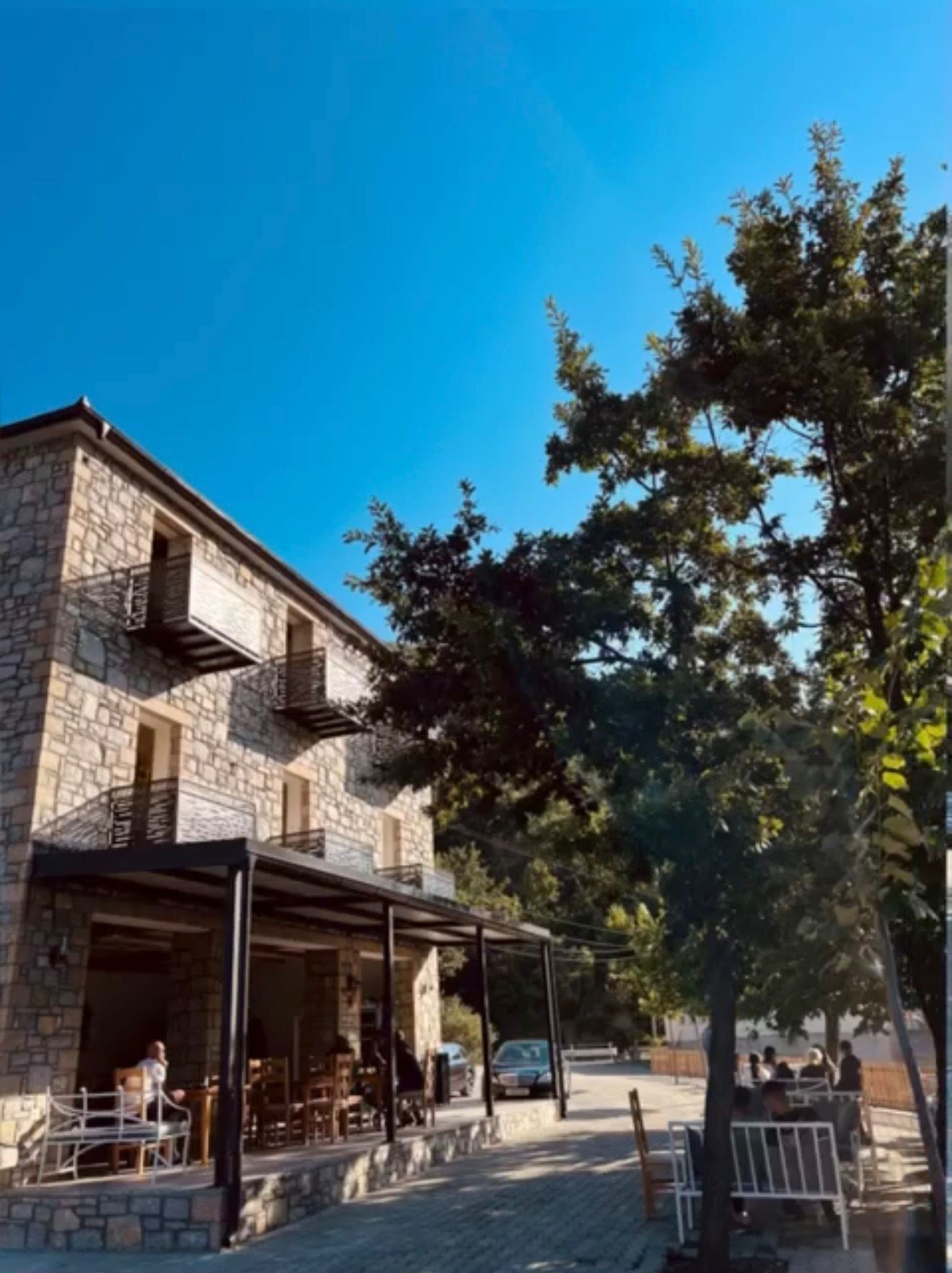 Raja Hotel exterior
