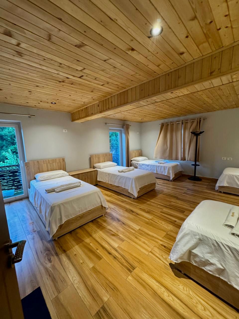 Raja Hotel guest room