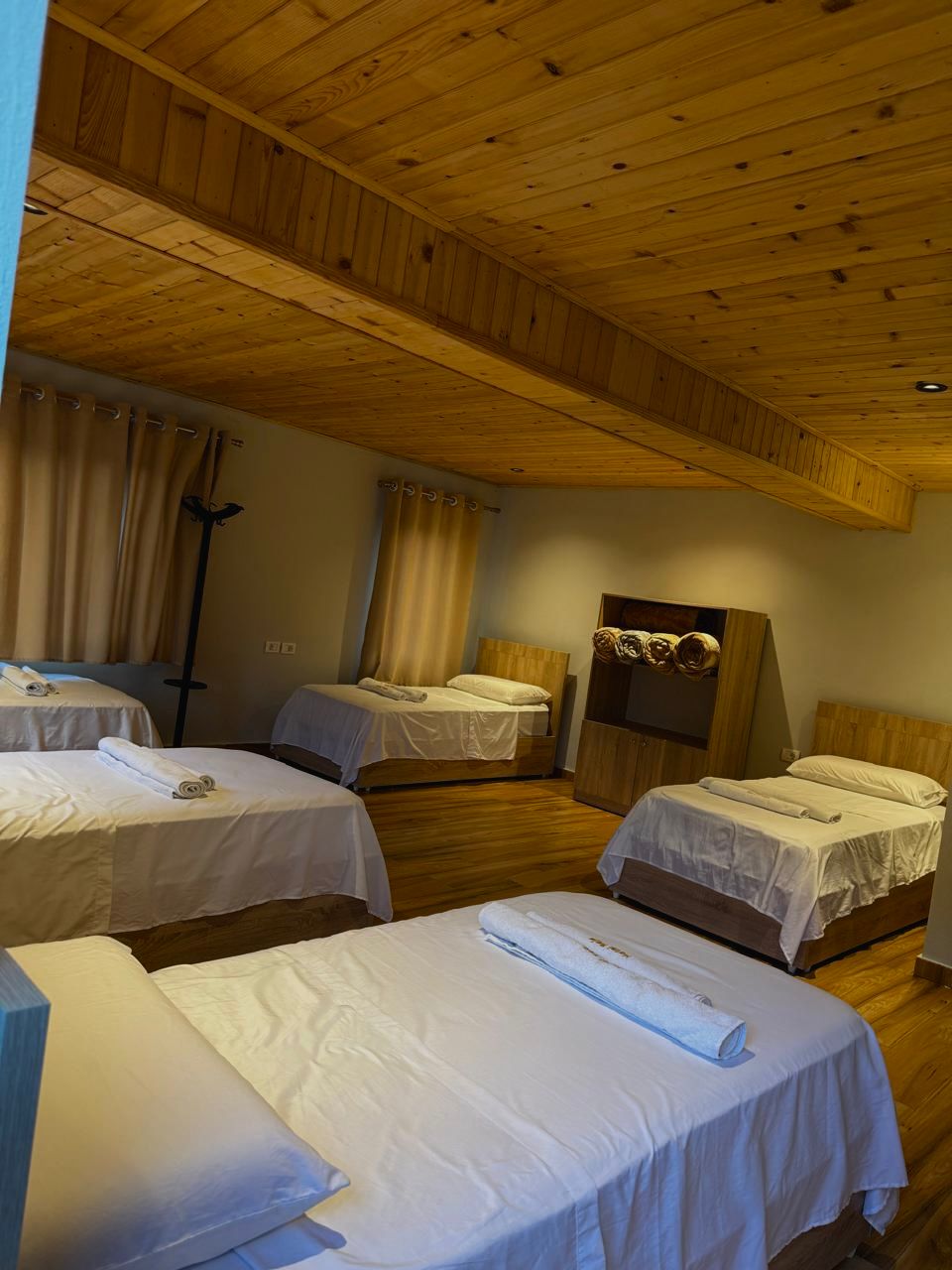 Raja Hotel room